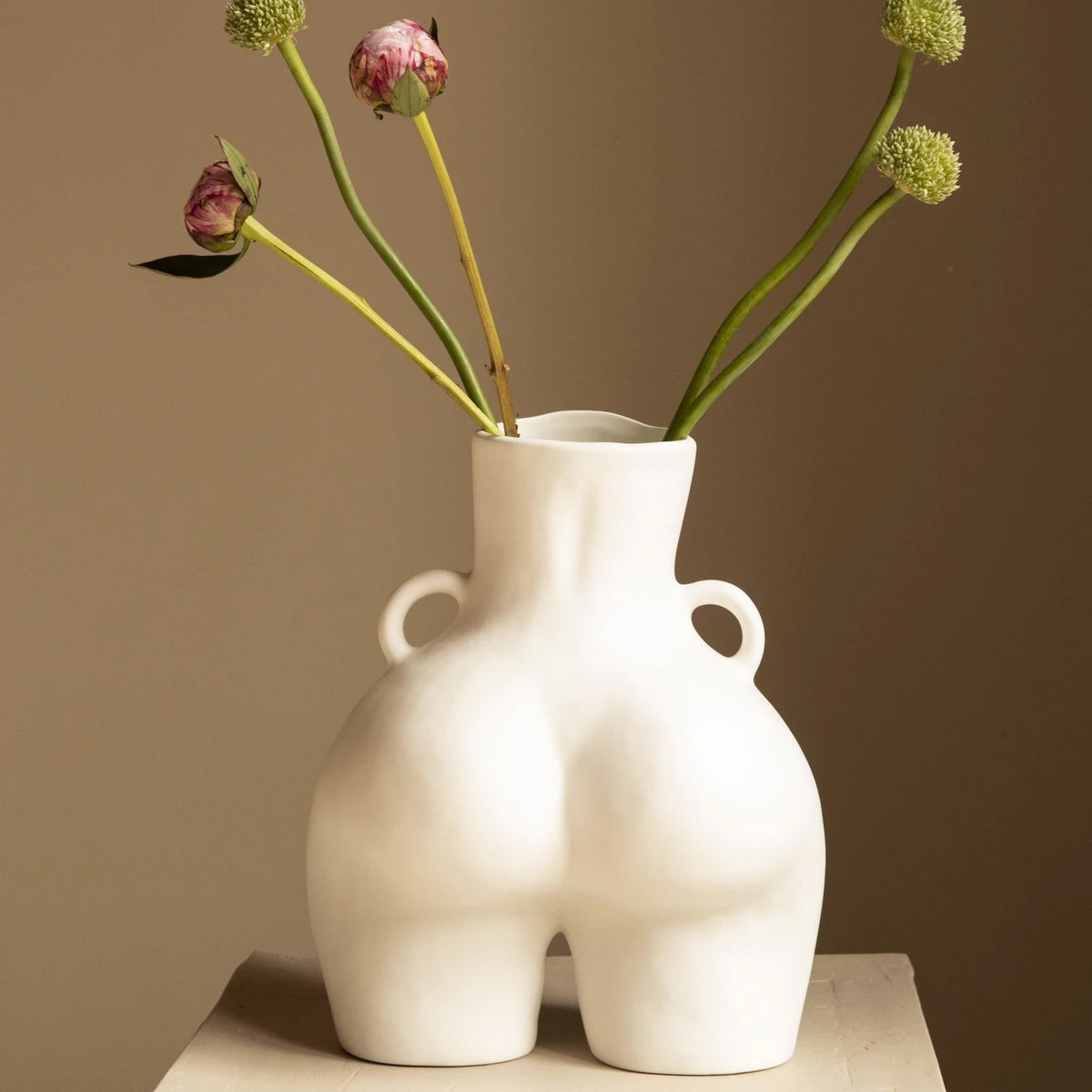 Love Handles Vase White Matte – Estrelas Haute Living